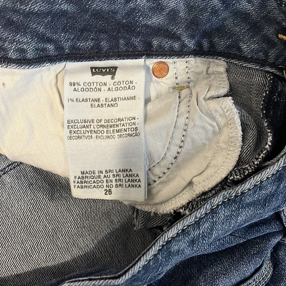 Distressed Levi’s - Picture 6 of 6